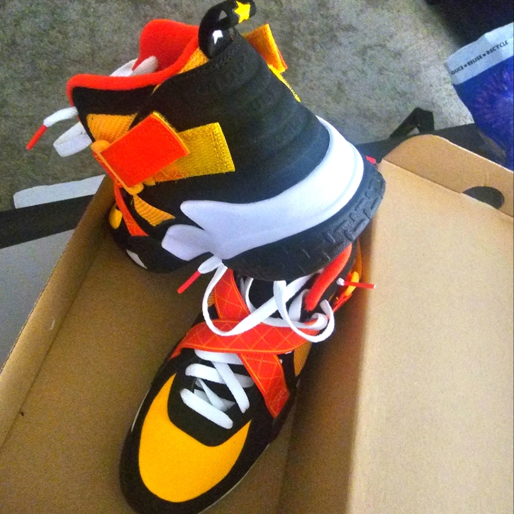 Nike Airaid Sneakers.